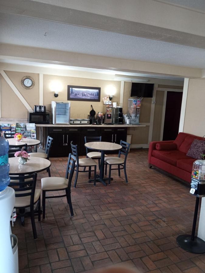 America Best Value Inn Webster City Bagian luar foto